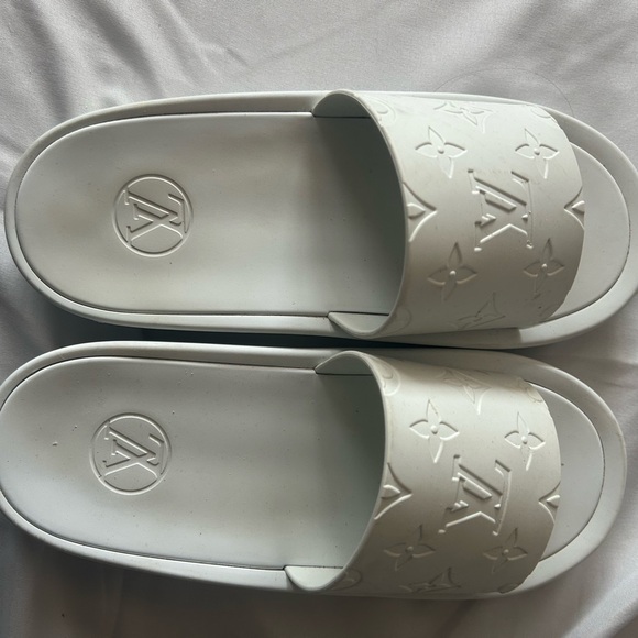 Louis Vuitton women’s slides size 7 1/2 - Picture 3 of 5